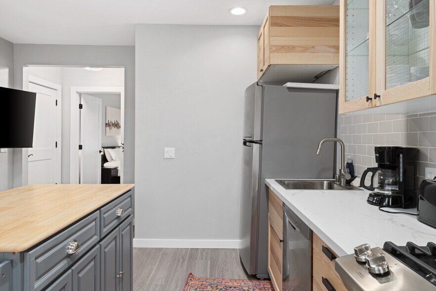 Building Photo - 2644 33rd St