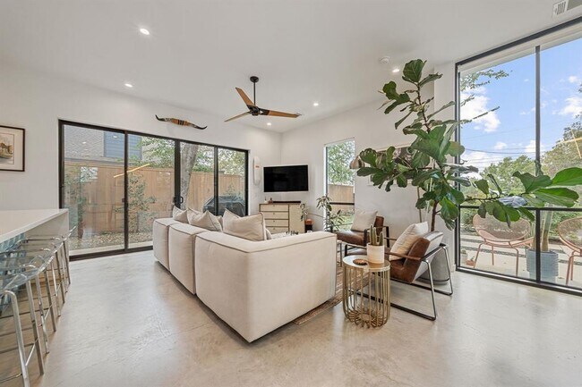 Building Photo - 2509 Durwood St