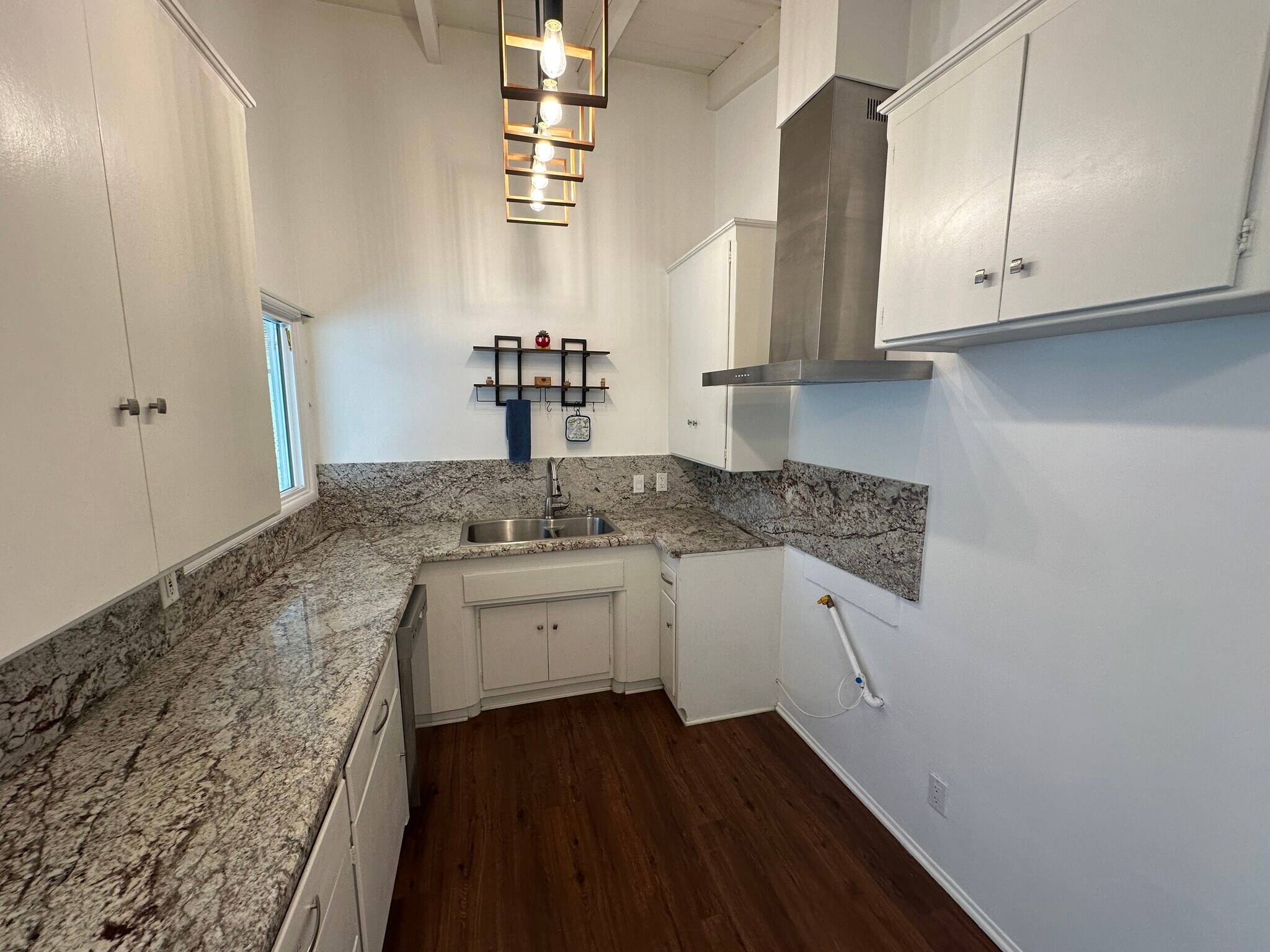 Building Photo - 1711 Holly Dr