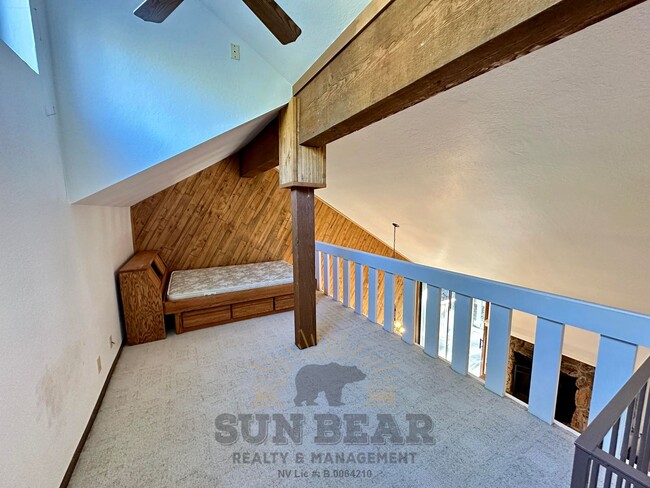 Building Photo - Cozy 2 bedroom on the creek w 1 Car Garage!