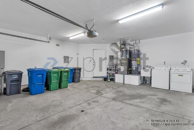 Building Photo - 609 Cambridge St