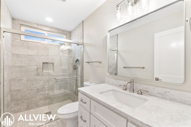 Building Photo - Welcome to this stunning 5-bedroom, 4-bath...
