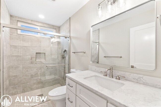 Building Photo - Welcome to this stunning 5-bedroom, 4-bathroom home located in the desirable Huntington Beach nei...