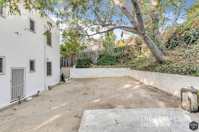 Building Photo - 854 Hyperion Ave