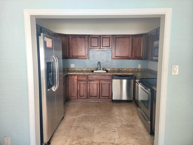 Building Photo - 413 SW 16th St