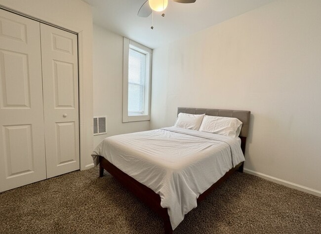 Building Photo - Spacious 3BR Home in Point Breeze Near Parks & Broad Street