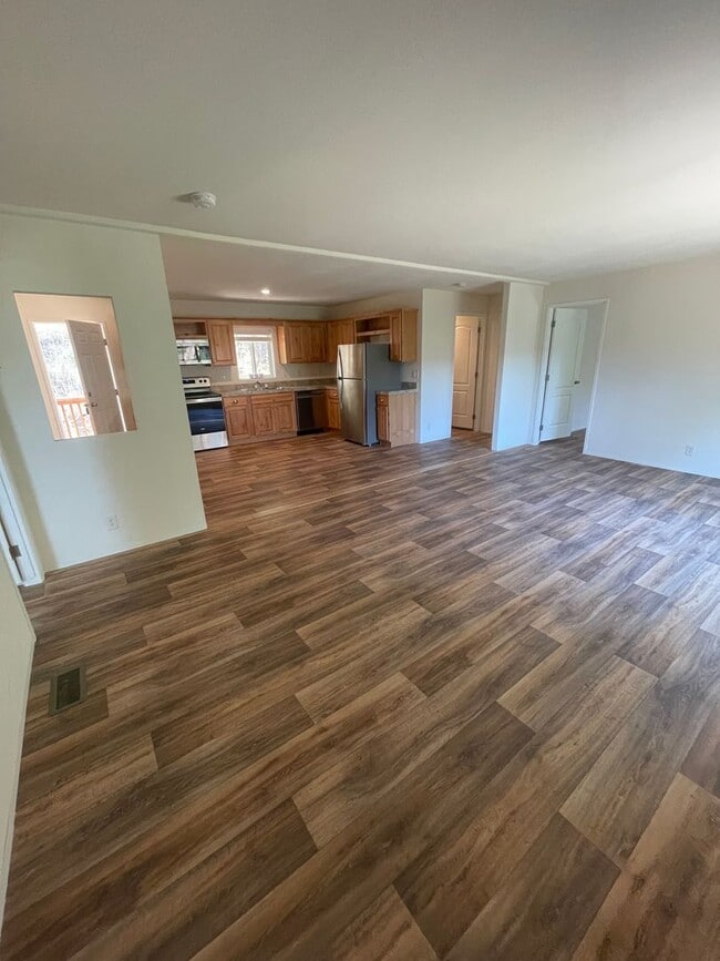 Building Photo - Home with a View! *MOVE IN SPECIAL*