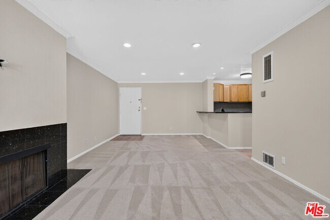 Building Photo - 6505 Green Valley Cir