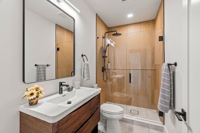 Building Photo - 162 Pond Rd