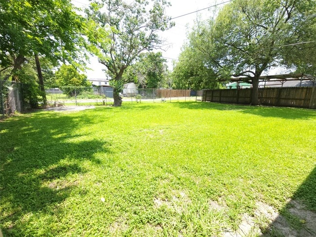 Building Photo - 28 14th St N