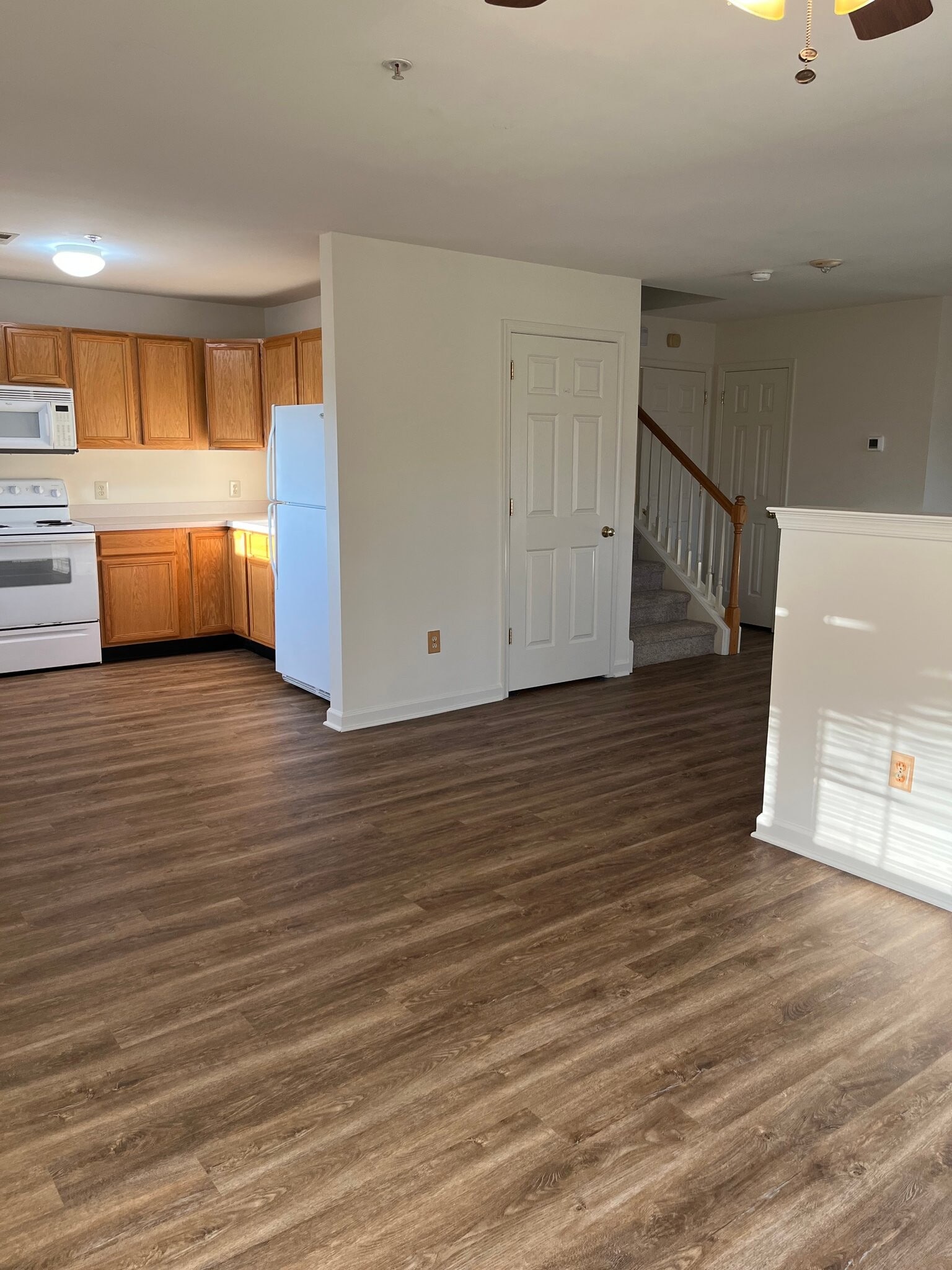 Building Photo - 211 Prairie Ct