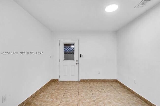 Building Photo - 627 W 68th St