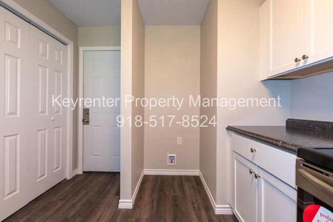 Building Photo - 4 Bedroom 2 Bath + Updated