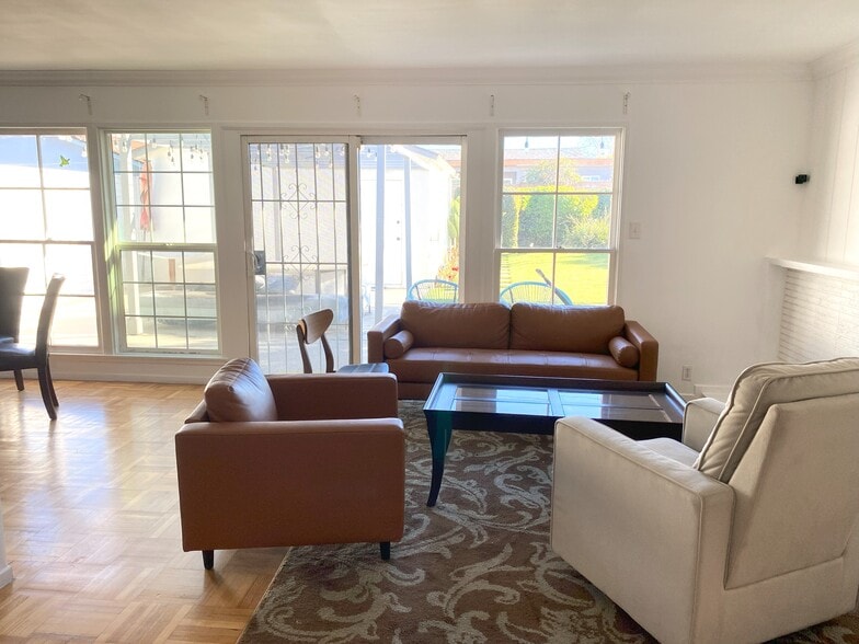 living room - 2906 Overland Ave