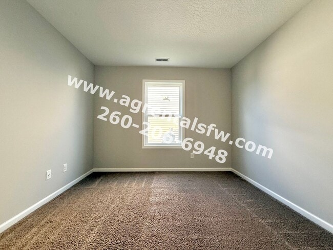 Building Photo - 3 Bedroom House