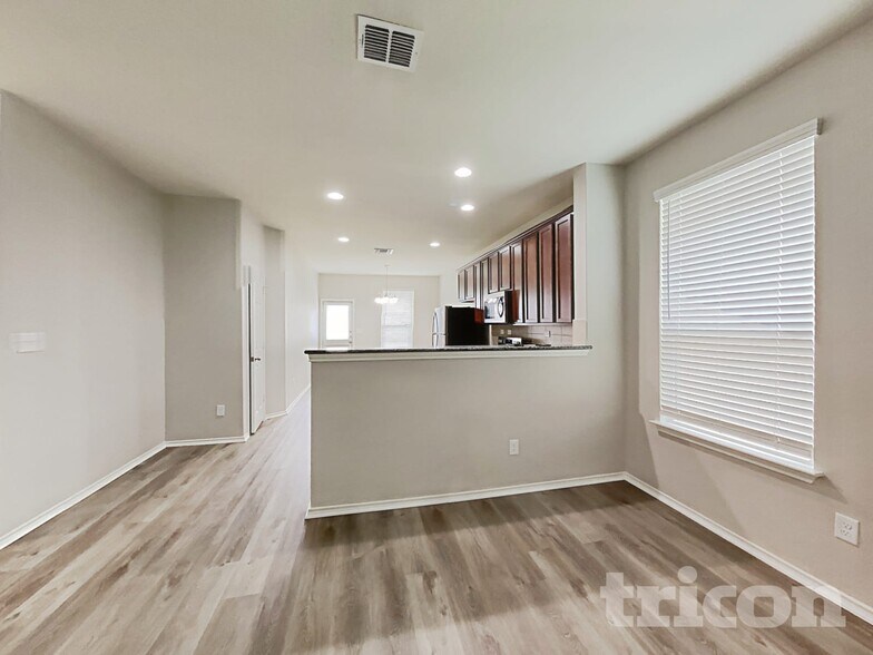 Building Photo - 221 Texas Thistle
