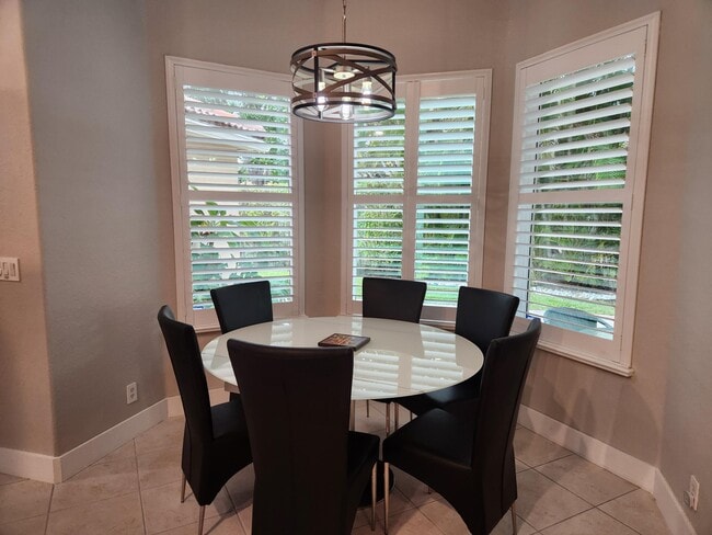 Building Photo - 2564 Sandy Cay