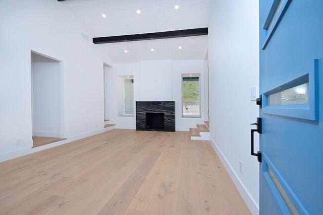 Building Photo - 11657 Sunshine Terrace