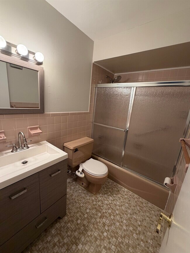 Building Photo - 310 70th St