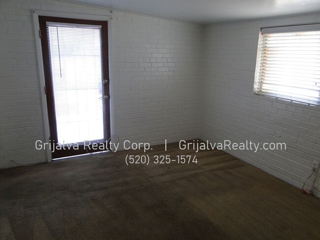 Building Photo - 1415 E Lester St