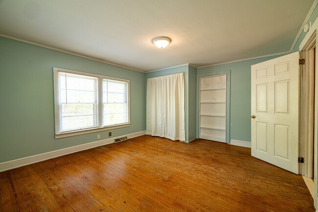 Building Photo - Spacious House on Old Six Mile Rd. - Water...