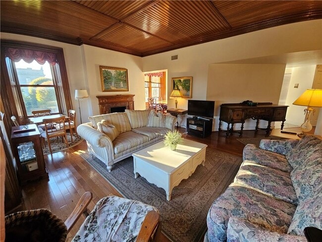 Building Photo - 364 BELLEVUE Avenue UNIT W S