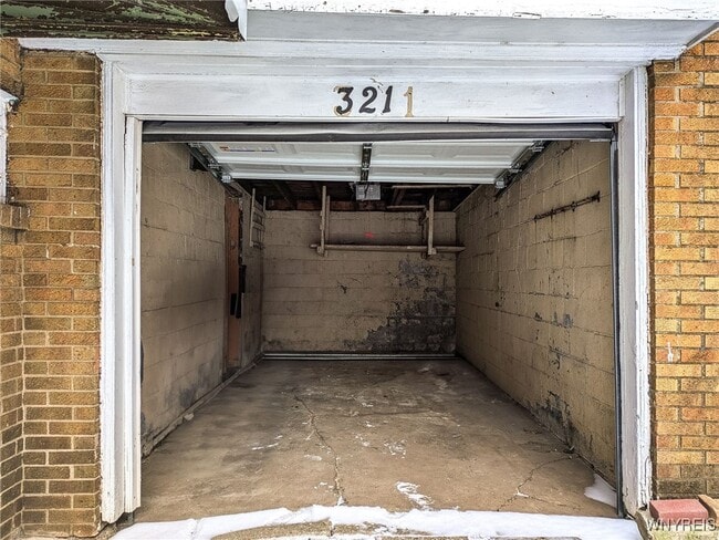 Building Photo - 321 Eggert Rd