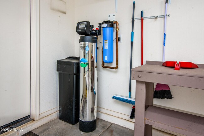 Building Photo - 42348 W Fountainhead St