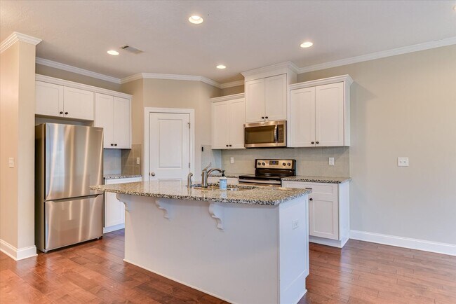 Building Photo - 3 Bedroom 2.5 Bath in Canterbury Farms!