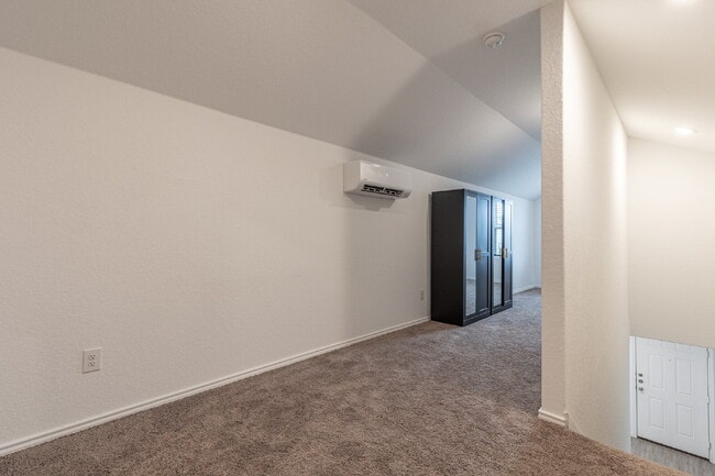 Building Photo - 7125 Elm Cv