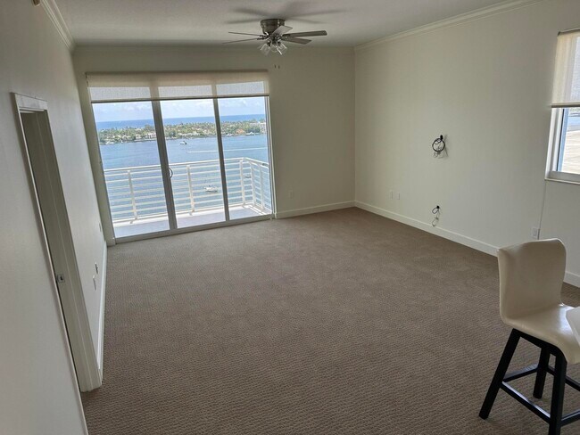 Building Photo - 1551 N Flagler Dr