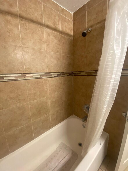 Building Photo - 9 Areca Dr