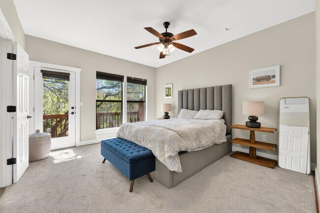 Building Photo - 3003 Lovell Dr