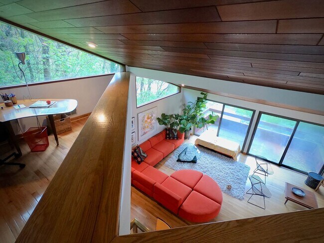 Building Photo - 8/1 Mid Century Modern Private House Bordering Frick Park. 1 of a kind.