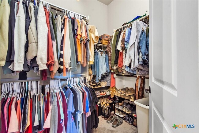 Building Photo - 460 Delta Crst