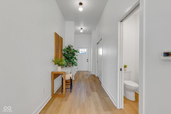 Building Photo - 1025 Churchman Ave