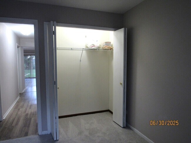 Building Photo - 352 Pembroke Ct