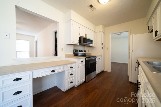 Building Photo - 2219 Heather Glen Ln