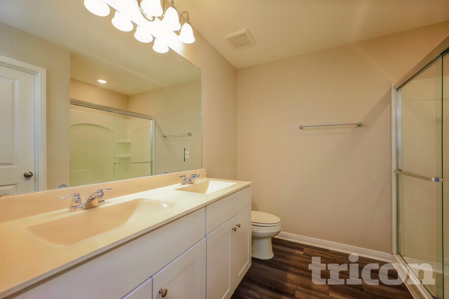 Building Photo - 14624 Maple Ter