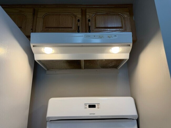 Building Photo - House for Rent in Bartonville 3 BR / 1 BA