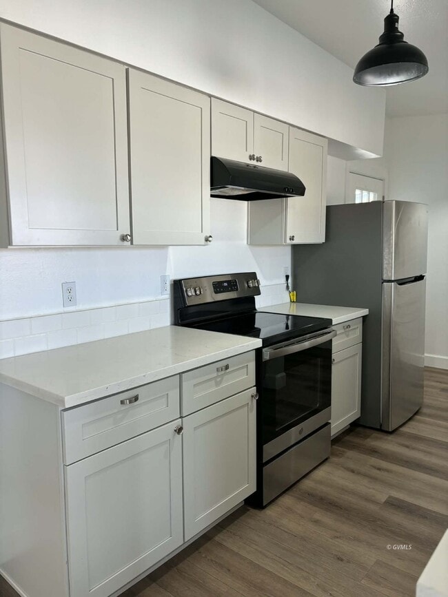 Building Photo - 1466 W 25th St