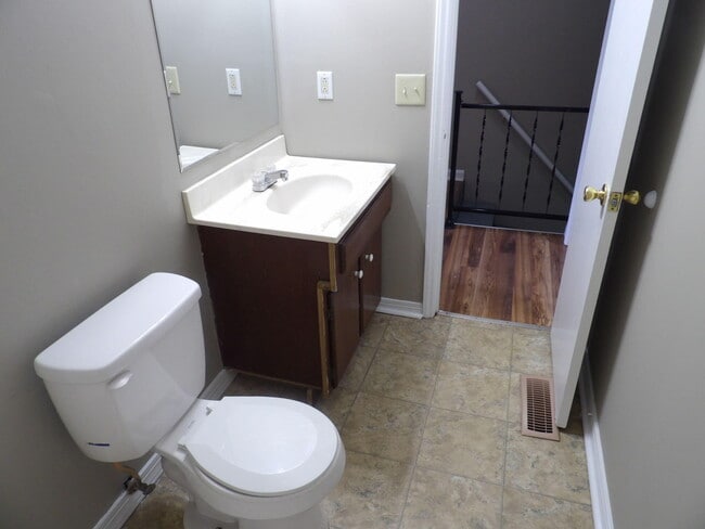 Building Photo - 400 Freedom Dr