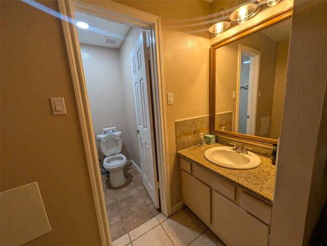 Building Photo - 3435 Creek Grove Dr