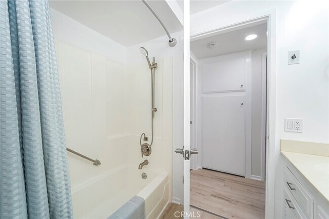 Building Photo - 2293 Via Puerta