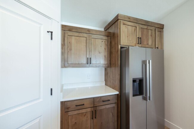 Building Photo - $500 off first month's rent. If rented before the end of AUGUST!!BRAND NEW 5 BED 3 BATH TWIN HOME