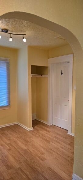 Building Photo - 1057 S 900 E