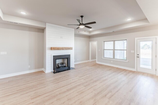 Building Photo - 6030 Margie Collins Dr SE