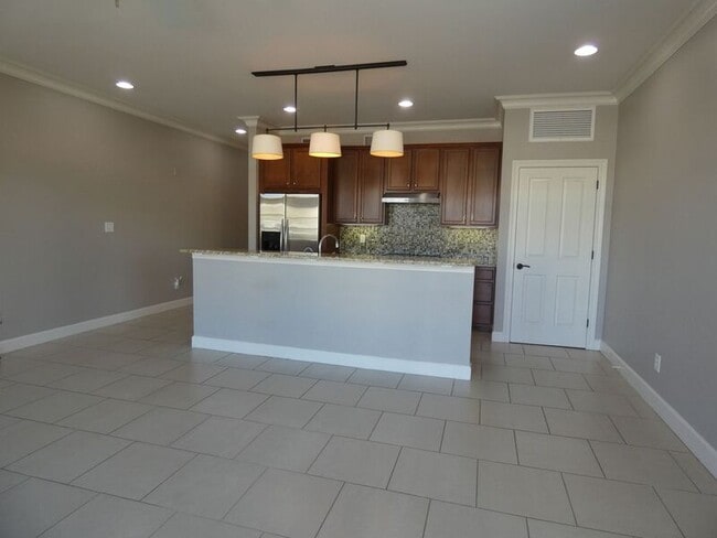 Building Photo - 415 E Romana St