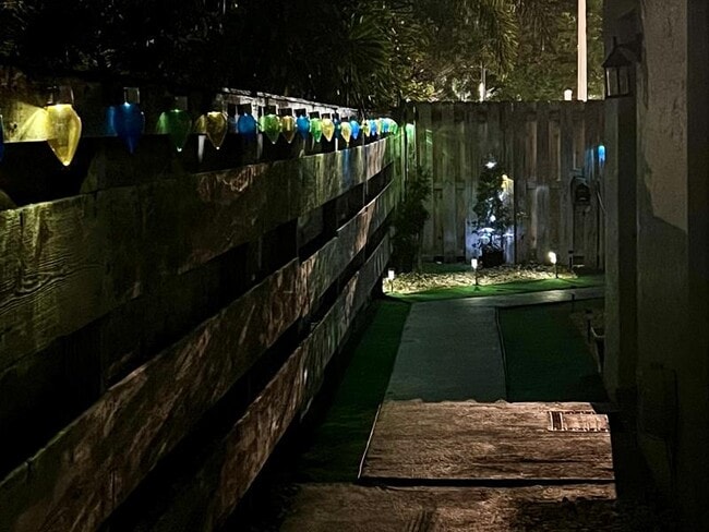 Building Photo - 1121-1123 N Andrews Ave