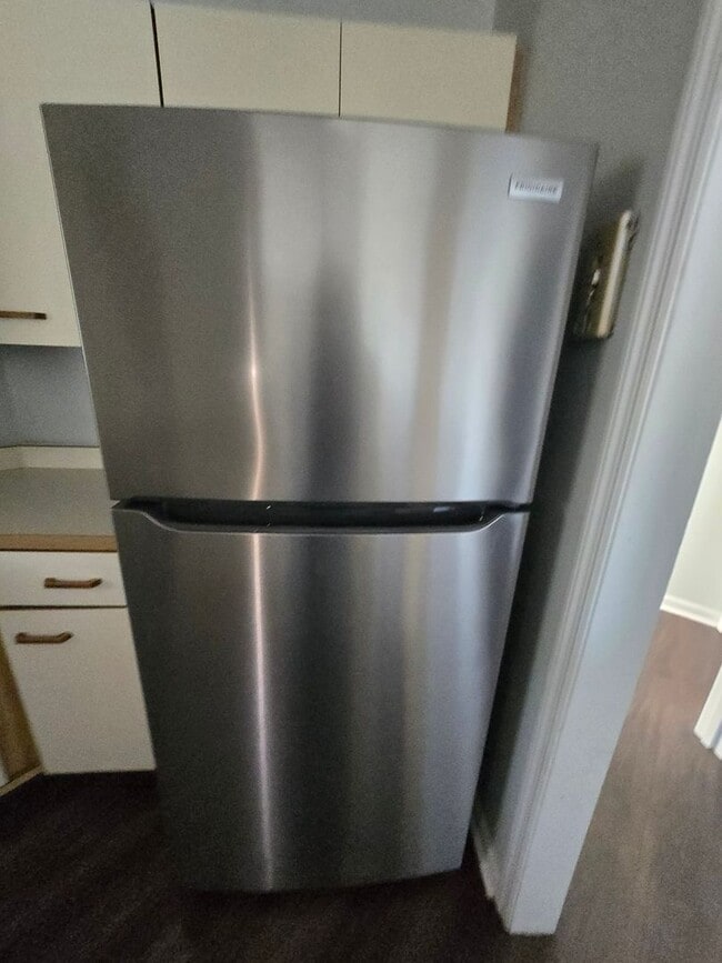 Building Photo - 979 Stewarts Creek Dr